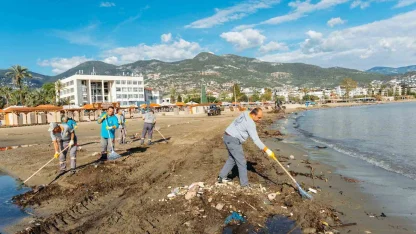 Alanya’da yağışın izleri silinmeye çalışılıyor