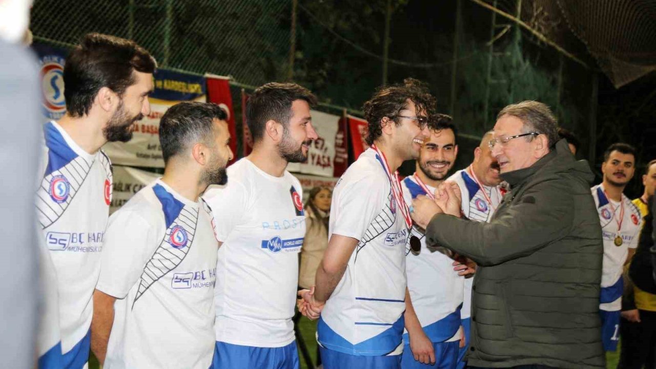 Antalya Sağlıkspor, 24. Geleneksel Futbol Turnuvası’nın şampiyonu oldu