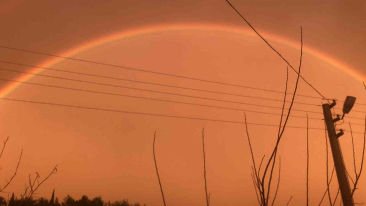 Antalya’da çiftçinin çifte gökkuşağı heyecanı kameraya yansıdı