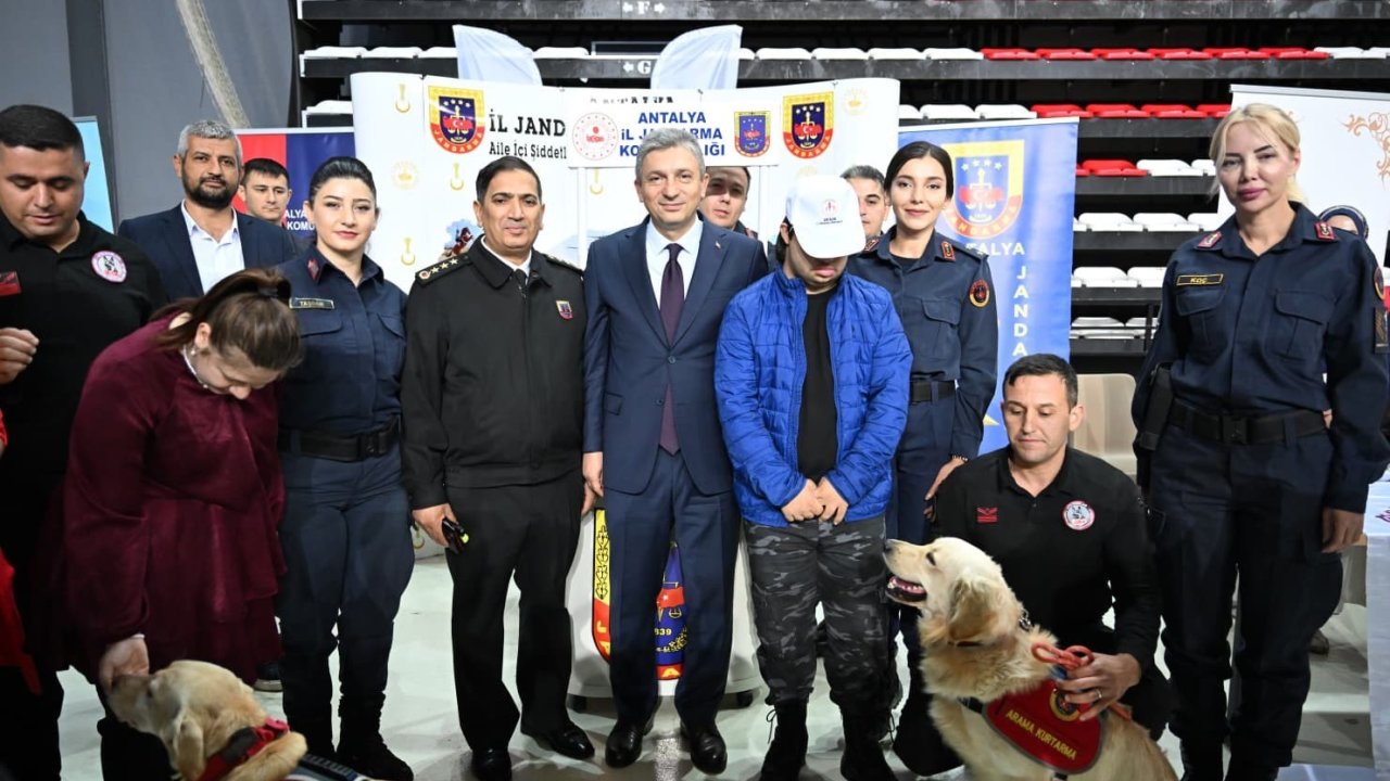 Antalya’da engeller sevgiyle aşılıyor