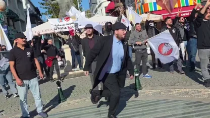 Antalya’da muhalif görüşlü gruplar arasında tartışma