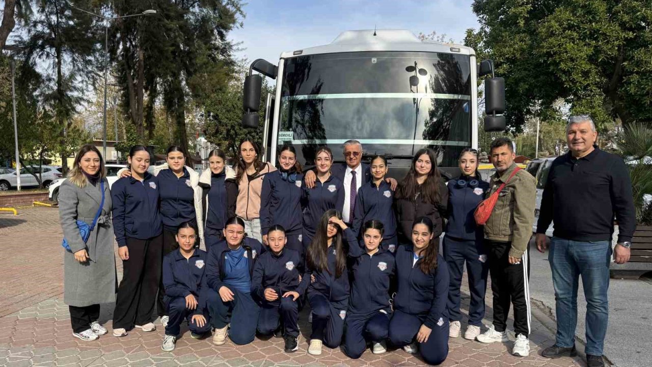 Başkan Topaloğlu’ndan voleybolculara moral desteği