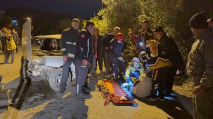 Beton bloğa çarpan Tofaş hurdaya döndü: 1 yaralı