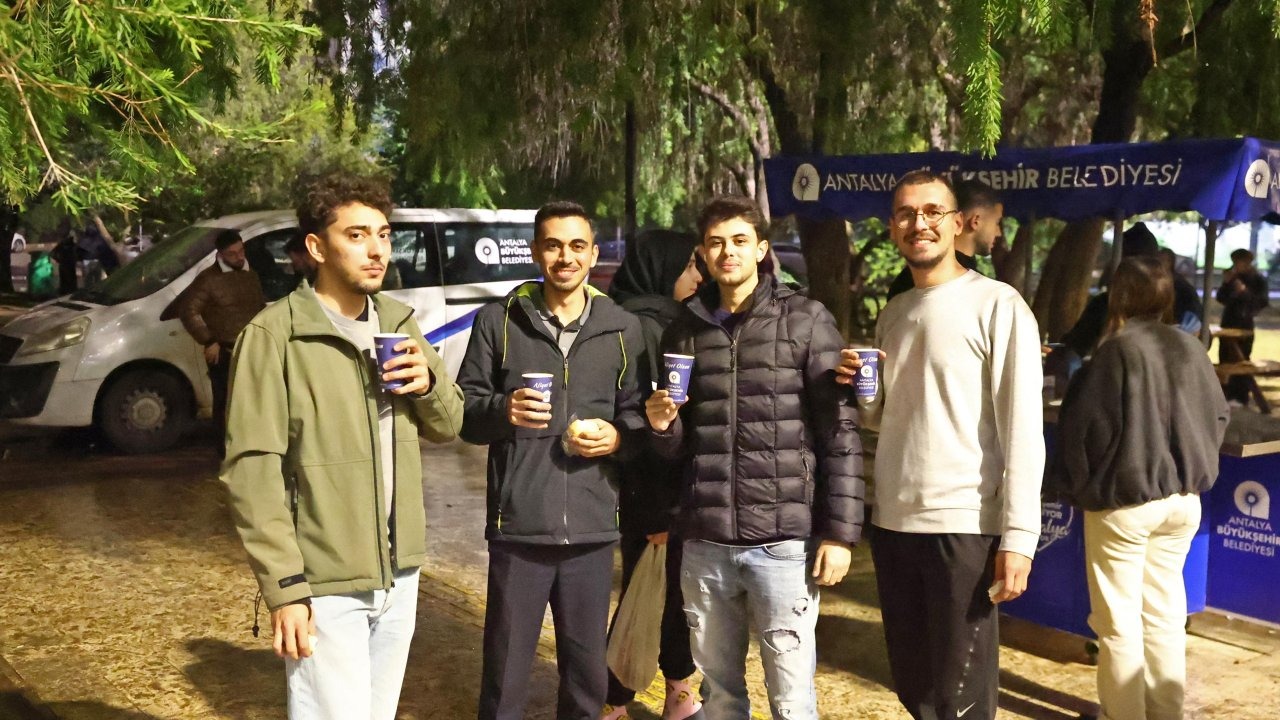 Büyükşehir’den öğrencilere sıcak çorba ikramı