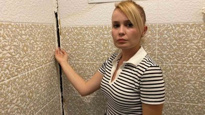 Çatlaklar oluşan evde diken üstünde hayat