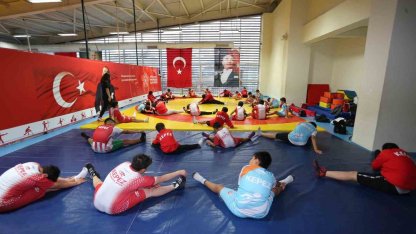 Geleceğin güreşçileri Kepez’de yetişiyor