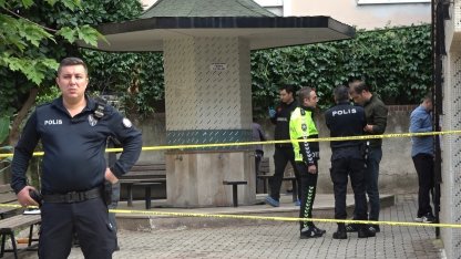 Genç kadın toplantı için beklediği dayısının silahından çıkan kurşunlarla hayatını kaybetmiş