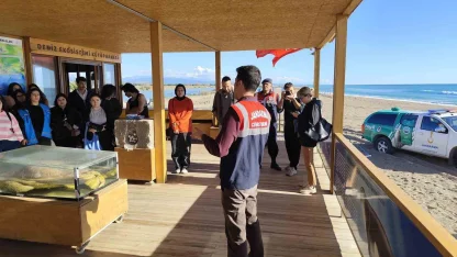 Jandarma’dan çevre koruma eğitimi ve kıyı temizliği