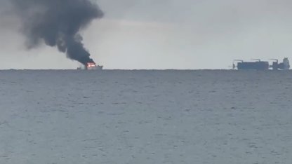 Kalkan açıklarında alev alan lüks teknedeki kaptan Sahil Güvenlik ekiplerince kurtarıldı