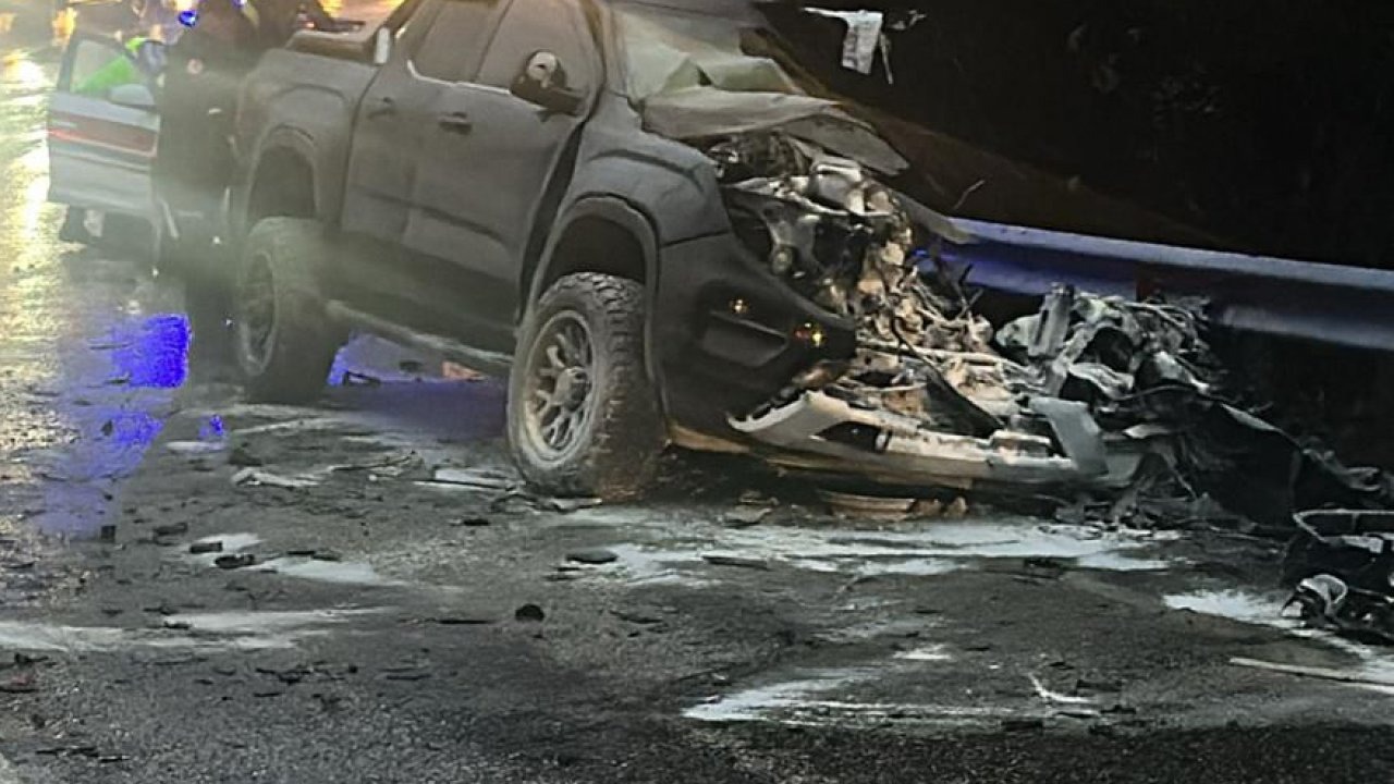 Kamyonet ile TIR çarpıştı: 2 yaralı