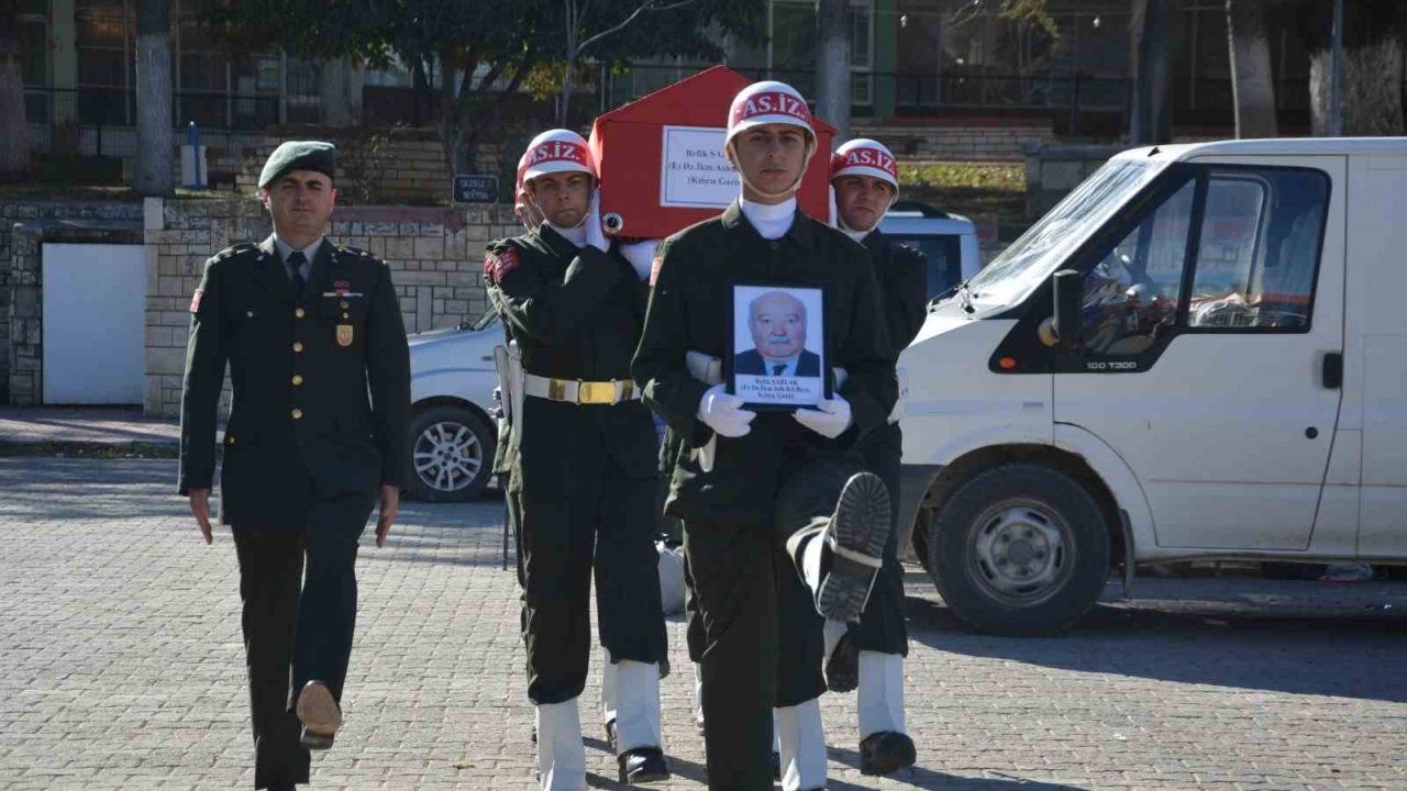 Kıbrıs gazisi emekli astsubay askeri törenle son yolculuğuna uğurlandı