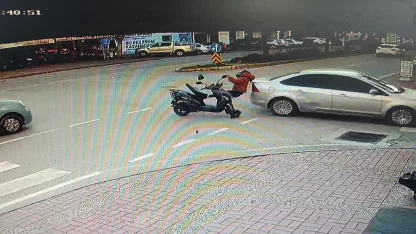 Manavgat’ta otomobille çarpışan motosiklet sürücüsü yaralandı