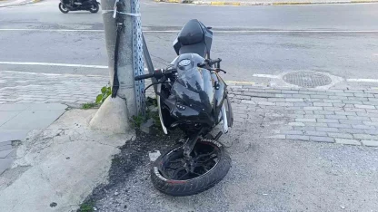 Motosiklet otomobile çarptı: 1 yaralı