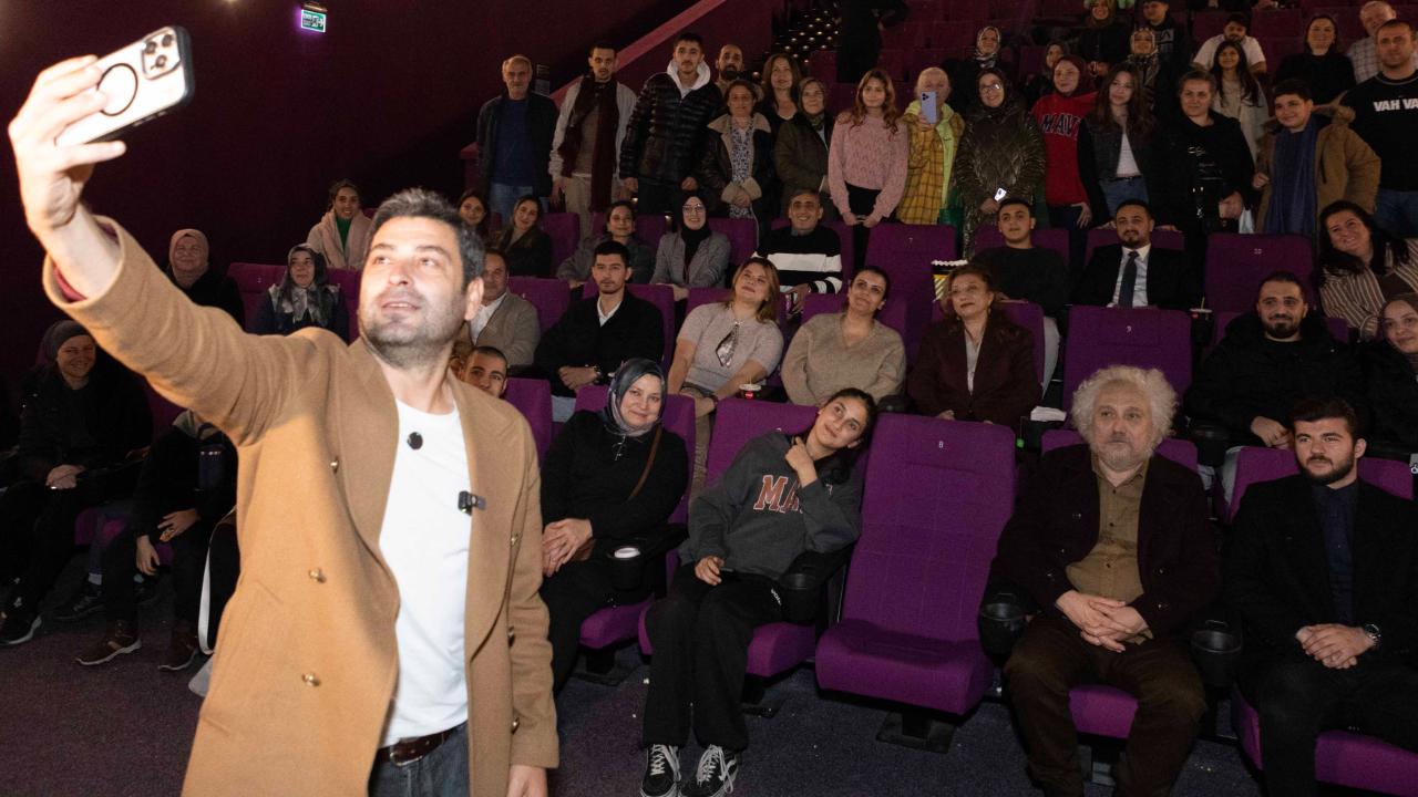 Ozan Akbaba ve Yüksel Aksu’dan ‘Bak Postacı Geliyor’ izleyicilerine film arasında sürpriz
