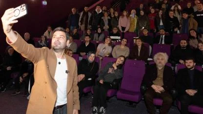 Ozan Akbaba ve Yüksel Aksu’dan ‘Bak Postacı Geliyor’ izleyicilerine film arasında sürpriz