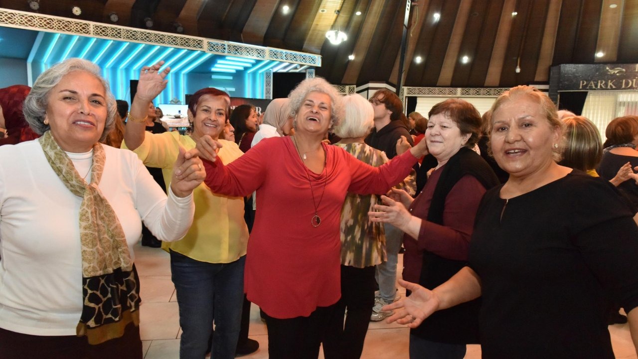 Tazelenme Üniversitesi öğrencilerine kadınlar matinesi
