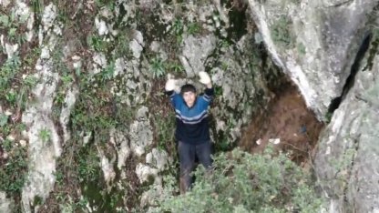 Dağın zirvesinde mahsur kalan genç için ekipler seferber oldu