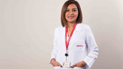 Yılbaşı akşamında yemek yerken pişman etmeyecek 10 altın kural