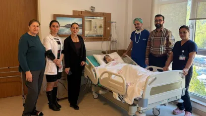 92 yaşındaki hastaya kalça protezi