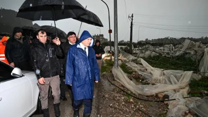 Vali Şahin, Demre ve Kumluca’da zarar gören alanları yerinde inceledi