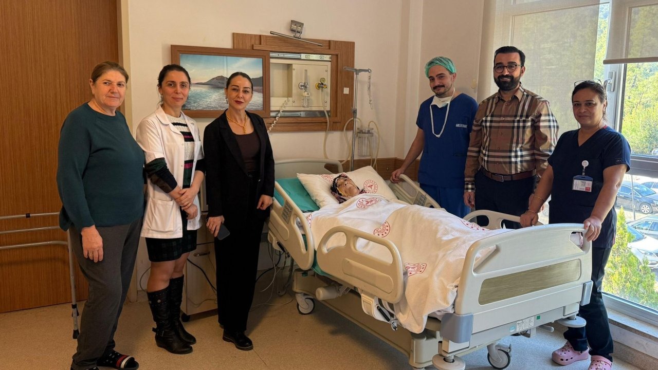 92 yaşındaki hastaya kalça protezi