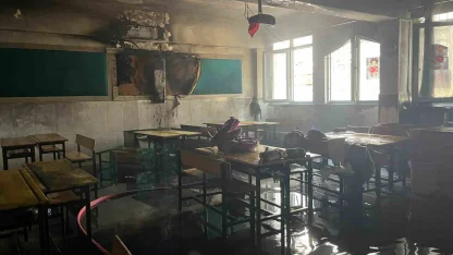 Alanya’da ilkokul sınıfının klima ünitesinde çıkan yangın korkuttu