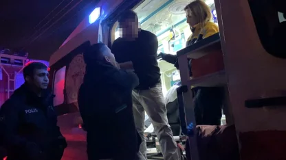 Alkollü sürücü polislerden polis istedi: "Emniyeti arayın buraya polis ekipleri gelsin"