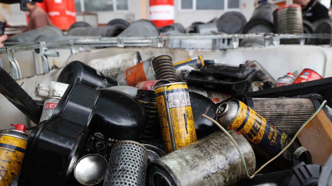 Antalya Büyükşehir ayrıştırılabilir kurumsal atıkları geri dönüşüme kazandırıyor