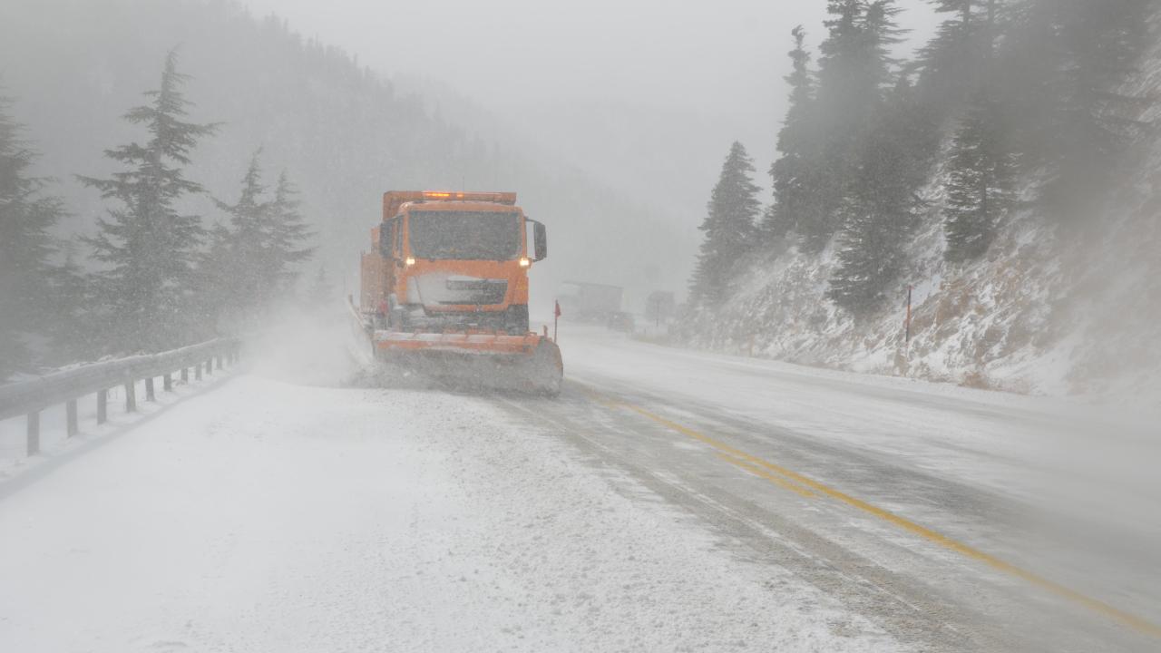 Antalya-Konya kara yolunda kar etkisini artırdı