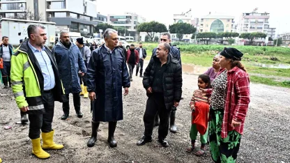 Başkan Uysal, sel baskınından zarar gören evlerde