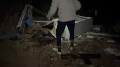 Hortumun savurduğu konteynerdeki yaralı adamın bulunduğu anların görüntüsü çıktı