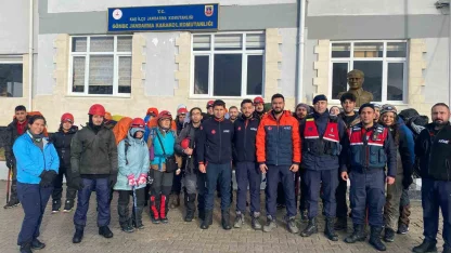 Kamp için çıktıkları dağda mahsur kalan 24 kişiyi AFAD ekipleri kurtardı