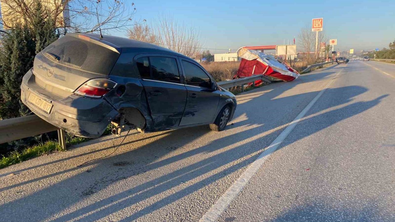 Kaza sonrası bariyerlerde asılı kaldı