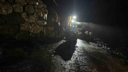 Kemer’de yağış nedeniyle istinat duvarı çöktü