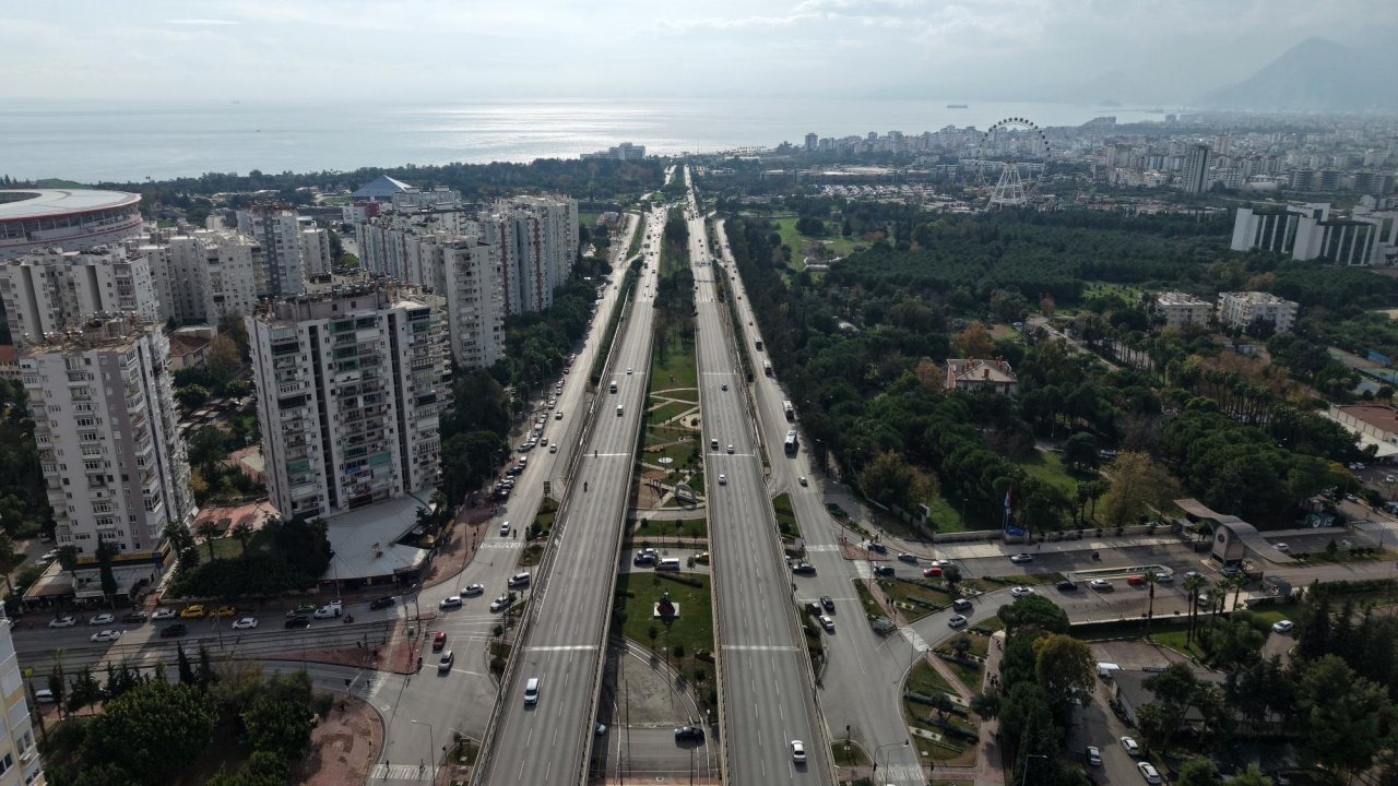 Milyarlık arazi davası; mahkeme kentin en önemli caddeleri için kapatma kararı vermiş