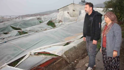 Örtü altı tarımın merkezi Kumluca’da hortumun verdiği hasar gündüz ortaya çıktı