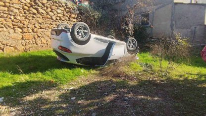 Otomobil boş araziye yuvarlandı: 4 yaralı