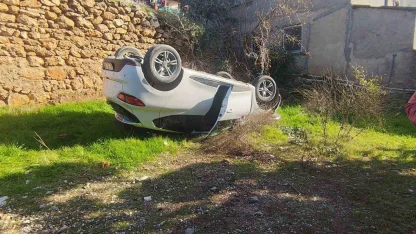 Otomobil boş araziye yuvarlandı: 4 yaralı