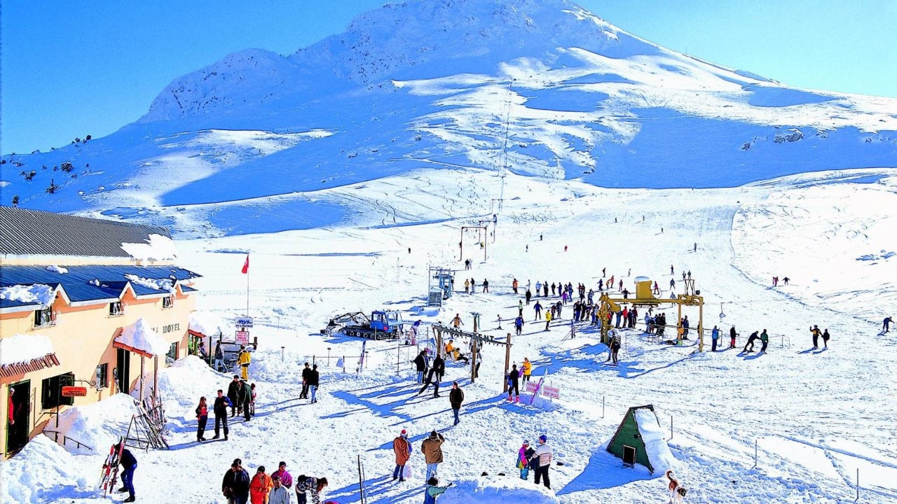 Sömestir tatiline kar bereketi; 100 milyar TL'lik seyahat hacmi