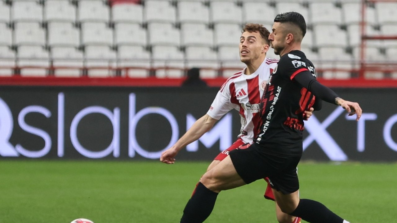 Trendyol Süper Lig: Antalyaspor: 1 - Gençlerbirliği: 1 (İlk yarı)