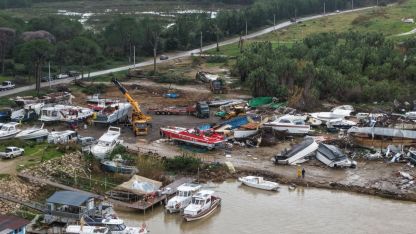Antalya'da hortum sonrası enkaz kaldırılıyor; su ise çekilmedi