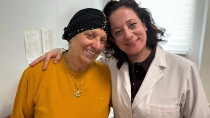 Anneyi Ses Telleri Felç Olan Doktor Kızı İyileştirdi