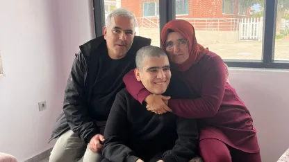 Bakanlığın devreye girdiği otizmli Muhammet, yeni merkezde ailesi ile buluştu