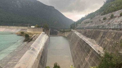 Alanya Dim Barajı’nda  su seviyesi yükseldi bölgeye yakın bazı evlerin tedbir amaçlı boşaltılması istendi