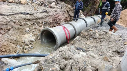 Alanya’da tıkanan menfezler Büyükşehir ekiplerince açıldı