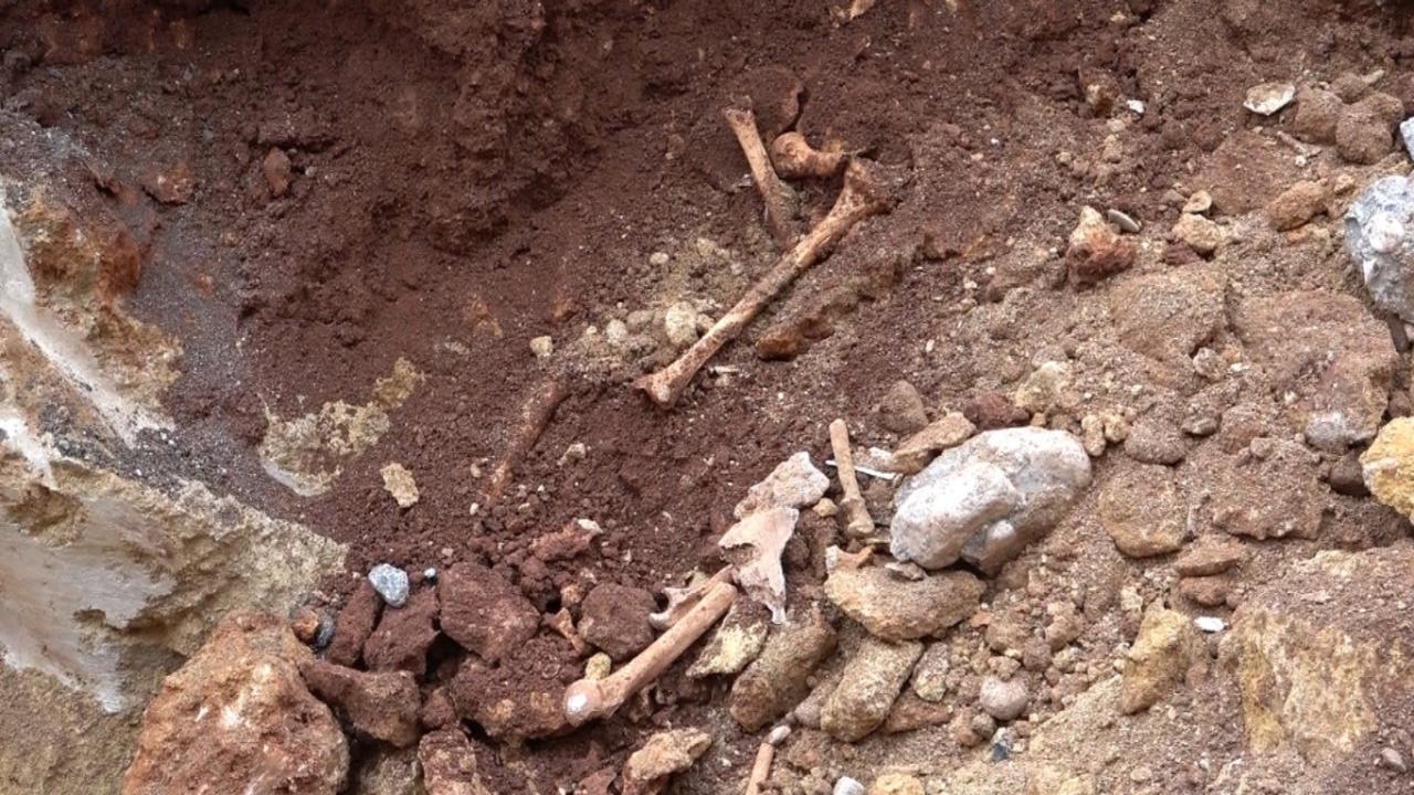 Antalya’da belediye kazısında kemik parçaları bulundu