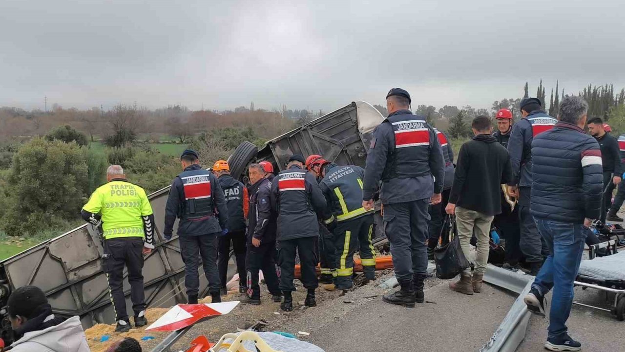 Antalya’da trafik kazası: Ölü ve yaralılar var