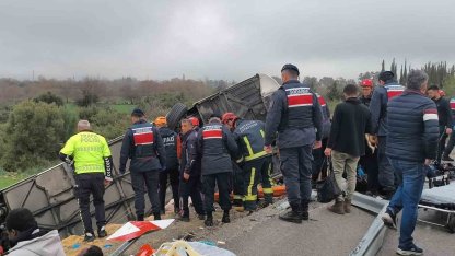 Antalya’da trafik kazası: Ölü ve yaralılar var