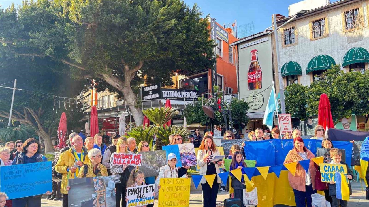 Antalya’da Ukraynalılardan 4. yıl çağrısı: "Bu savaşın en büyük acısı Ukraynalı çocukların geleceğidir"