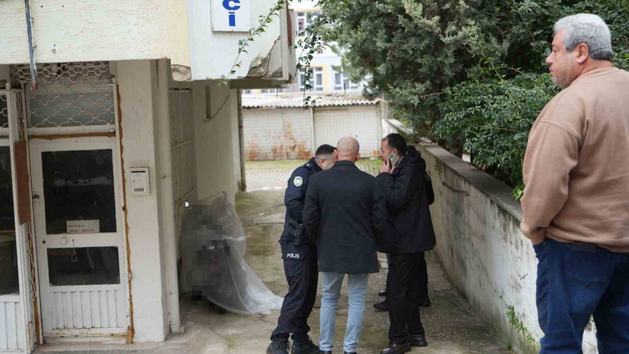 Çay içmek için geldiği dükkânın açılmasını motosikletinin üzerinde beklerken hayatını kaybetti